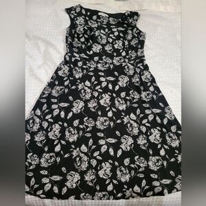 Womens Floral printed Dress NWOT
